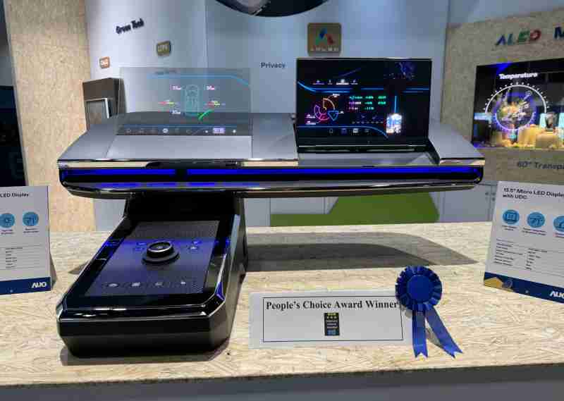 z6尊龙车用Micro LED Display HMI解决方案获”最佳车用显示奖”，，以用户为中心开发，，，，针对前座驾驶与乘客设计兼具娱乐与安全的高画质屏幕，，，，包含车舱前座的Micro LED透明屏幕及全球首款内建镜头的智慧Micro LED显示器