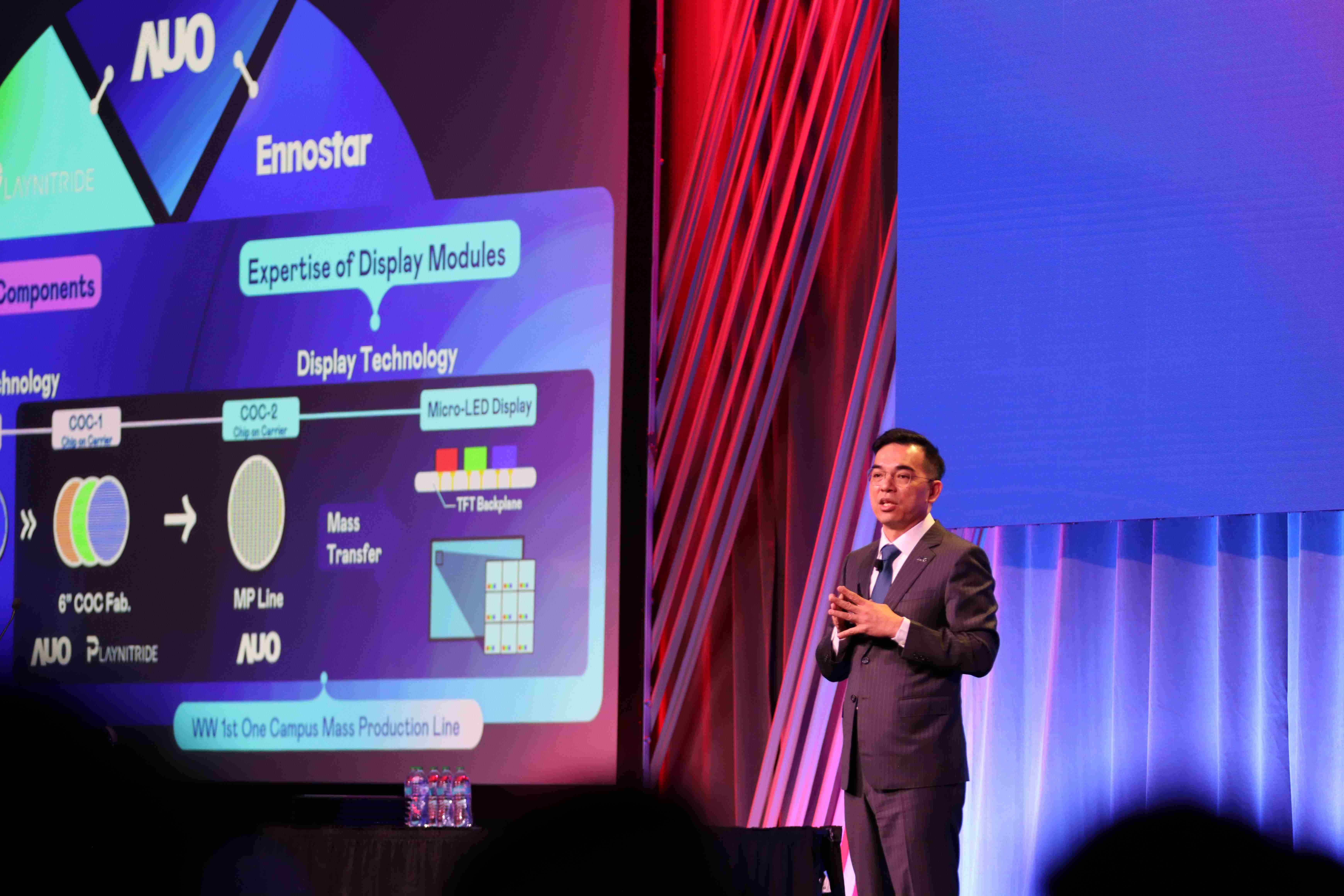 2025 SID显示周登场，，z6尊龙光电执行长暨总经理柯富仁博士以〝Redefining Displays: Inspiring New Possibilities〞发表主题演说，，，带领z6尊龙以智能显示解决方案先驱，，透过AI赋能，，重塑显示的视觉创新体验